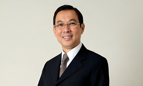 Happy Revolution: Tony Tan Caktiong and His Fast Food Kingdom - The Extraordinary Journey of Jollibee
